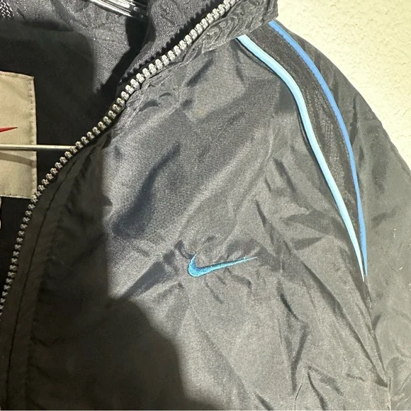 Womens Nike Retro Windbreaker - Picture 3 of 8